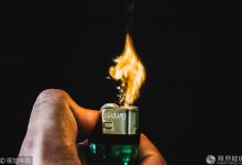 男子喝酒跟人打賭吞下塑料打火機 遺忘胃里10余年