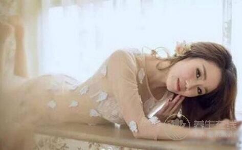 50歲女子身材似少女苗條你敢信已有一外孫女？