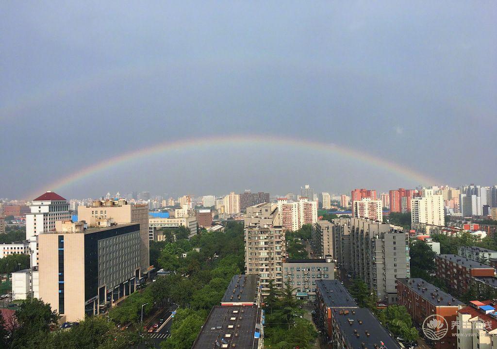北京雨后掛雙彩虹，畫面唯美不敢看