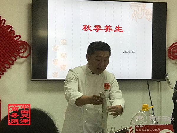 明星專家走進社區(qū) 與百姓互動談烹飪養(yǎng)生