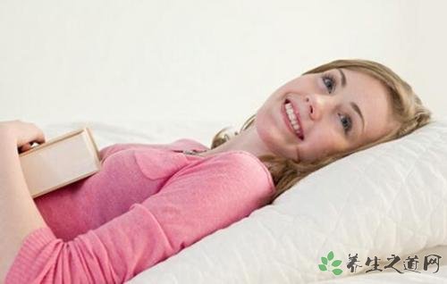 男孩牽手失明母親 生活中該如何保護眼睛