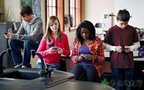 家長進游戲群控訴 小孩沉迷網絡游戲怎么辦