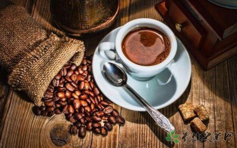 地鐵喝咖啡被罰 喝太多咖啡的危害