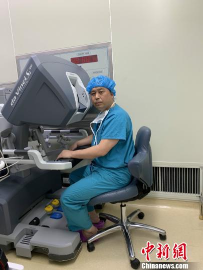 陸軍軍醫(yī)大學(xué)西南醫(yī)院完成首例機器人血管旁路移植手術(shù)