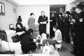 拿生雞腿練雙眼皮縫合 小心“整容”變“毀容” 拿生雞腿練雙眼皮縫合 小心“整容”變“毀容”