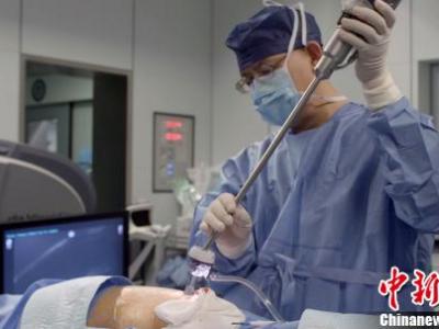 中國醫學專家致力研發國產醫學機器人