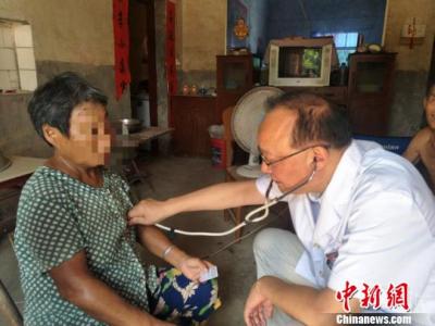 湖北鐘祥：醫(yī)療專家入村戶 健康扶貧惠百姓