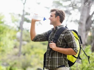 自來水變綠湯 多喝水的好處有哪些