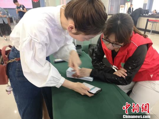 杭州：300余萬人申領(lǐng)電子社保卡 實(shí)現(xiàn)掃碼出行刷臉就醫(yī)