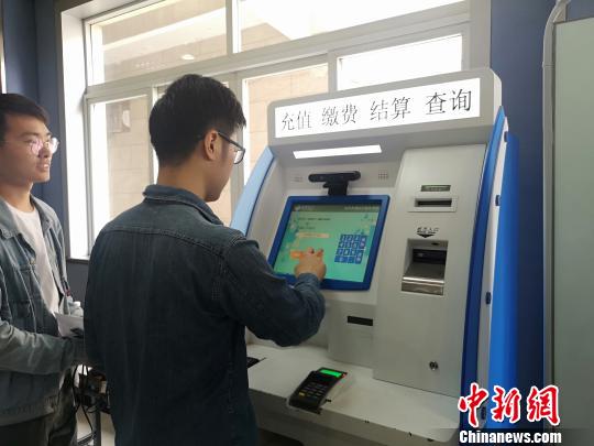 杭州：300余萬人申領(lǐng)電子社保卡 實(shí)現(xiàn)掃碼出行刷臉就醫(yī)