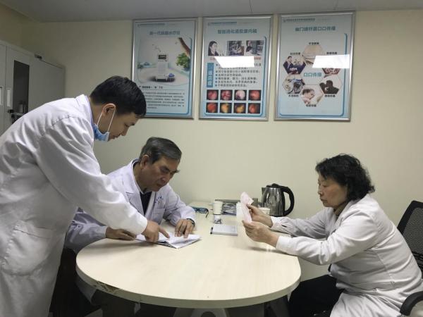 權威專家_胃腸專家卞錦國，5月18日-20日來省醫藥院附屬醫院會診，預約從速！