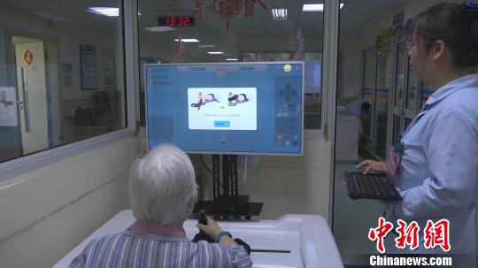 阿爾茨海默病引關注 醫生解答家人能做什么？