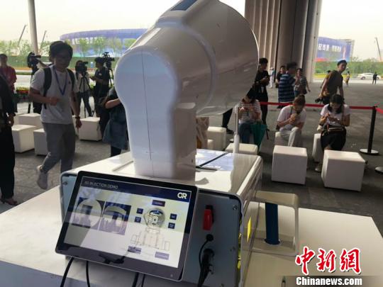 世界頂尖眼科骨科手術機器人發布 展示智慧醫療前沿成果