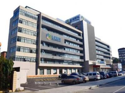 暑期摘鏡總動員 摘鏡體驗官打破眼科醫生不做近視眼手術謠言