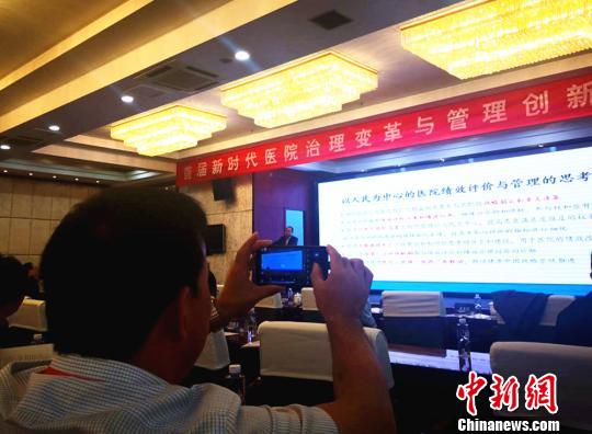 甘肅醫(yī)院院長攜手共商管理  倡“跳出”和“鉆進(jìn)”理念