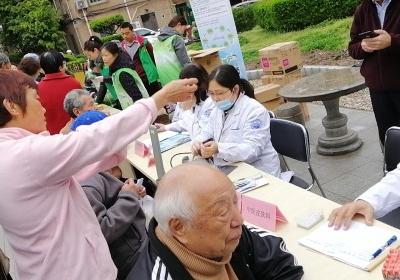 上海虹橋醫院皮膚科愛心義診進社區 活動辦到居民心坎兒里