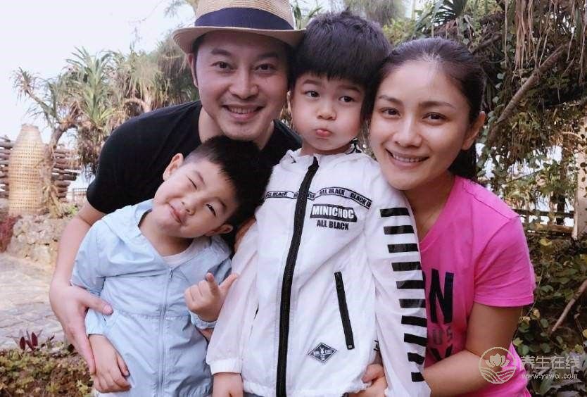 胡可直播推薦歡堂人參皂苷蜜飲品，網友直呼：被種草了！