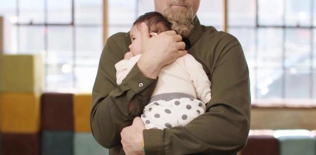 石家莊港大婦產醫院:正確的抱娃姿勢都在這里,小港手把手教你!-易網健康養生網 石家莊港大婦產醫院:正確的抱娃姿勢都在這里,小港手把手教你!