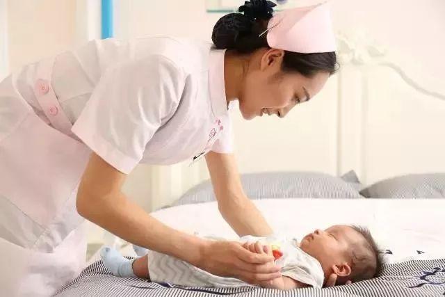 石家莊港大婦產醫院:正確的抱娃姿勢都在這里,小港手把手教你!-易網健康<a href=http://www.gyfww.com/jkys/ target=_blank class=infotextkey>養生</a>網 石家莊港大婦產醫院:正確的抱娃姿勢都在這里,小港手把手教你!