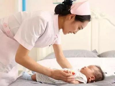 石家莊港大婦產醫院：正確的抱娃姿勢都在這里，小港手把手教你！