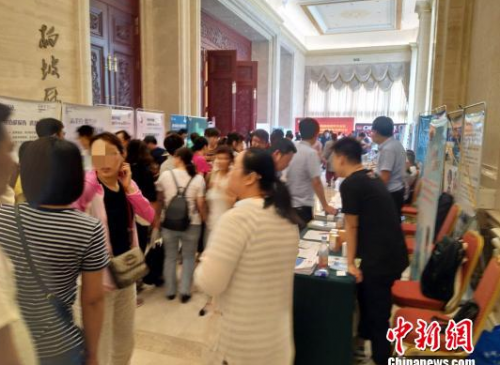 河北一醫學學術會議上充斥著藥品推介 醫生呼吁凈化辦會環境-易網健康<a href=http://www.gyfww.com/jkys/ target=_blank class=infotextkey>養生</a>網 河北一醫學學術會議上充斥著藥品推介 醫生呼吁凈化辦會環境