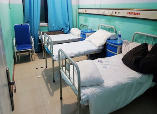 暗訪吉林省靖宇縣人民醫(yī)院 記者目睹一場病患空城計