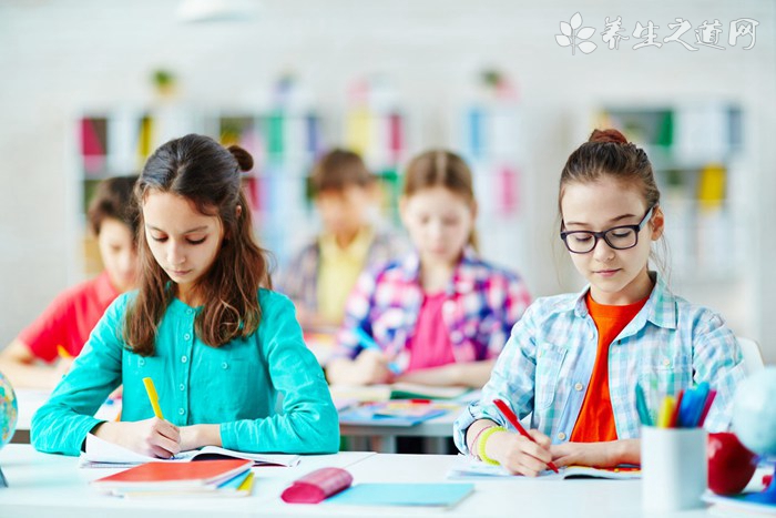 暑假要做的卷子重4斤 學生怎樣減壓最好