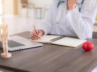 美國單天增加診斷病案超六萬例 疫情常態防治下怎樣標準診療