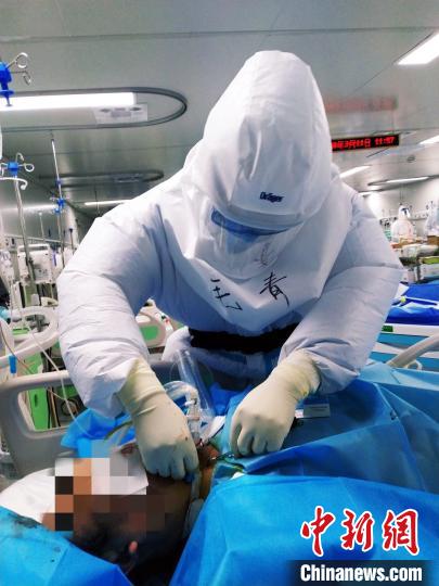 醫(yī)師節(jié)最好的禮物：新冠肺炎重癥痊愈患者發(fā)來(lái)視頻祝福