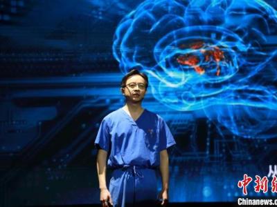 張文宏追憶觸動人心的“黨員先上”：“是部門的常態(tài)化”