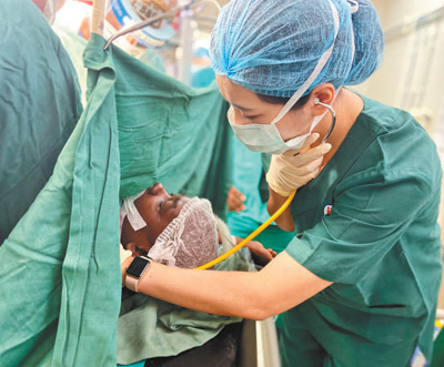 白衣執甲，用奉獻詮釋大愛