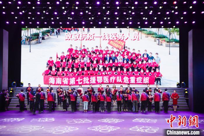 武漢同濟醫院建院120周年 援鄂醫療隊員為其“慶生”