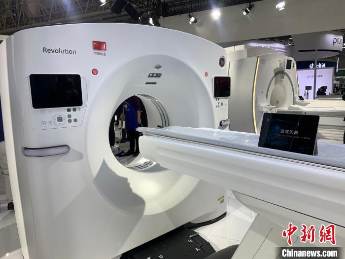 多種高精尖“防疫神器”亮相武漢健博會