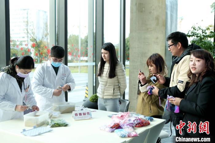 中醫(yī)健康養(yǎng)生智慧走進(jìn)商務(wù)樓 提升家庭醫(yī)生服務(wù)影響力