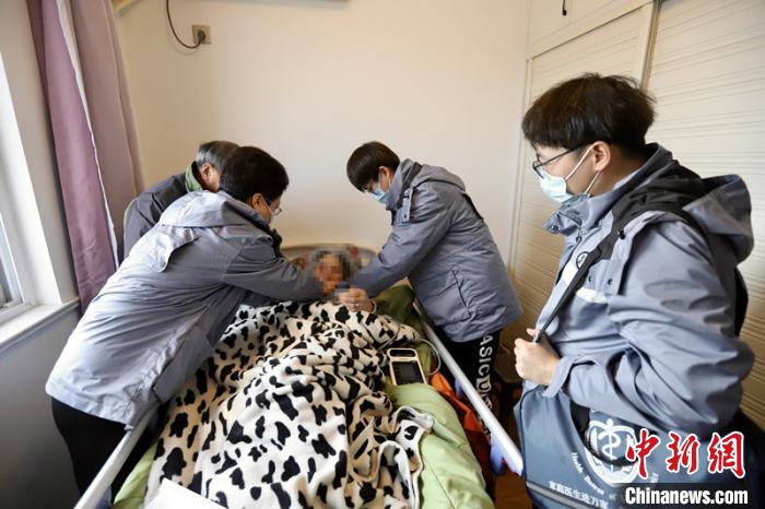 浙江蓮都家庭醫(yī)生春節(jié)上門服務(wù) 民眾有“醫(yī)”靠