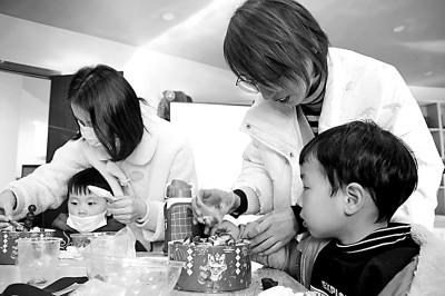 從“媽寶男”看獨立人格教育的缺失