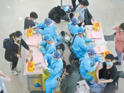 清華大學1800名學生接種新冠疫苗