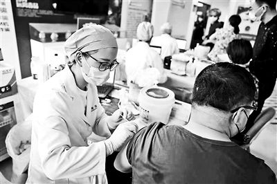 北京海淀“一針疫苗”累計接種7028支-易網健康<a href=http://www.gyfww.com/jkys/ target=_blank class=infotextkey>養生</a>網 北京海淀“一針疫苗”累計接種7028支