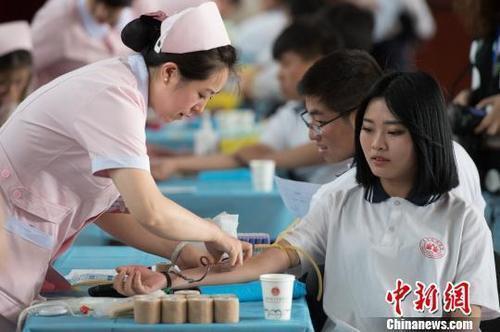 中國無償獻血居全球前列你曾為愛伸出手臂嗎？