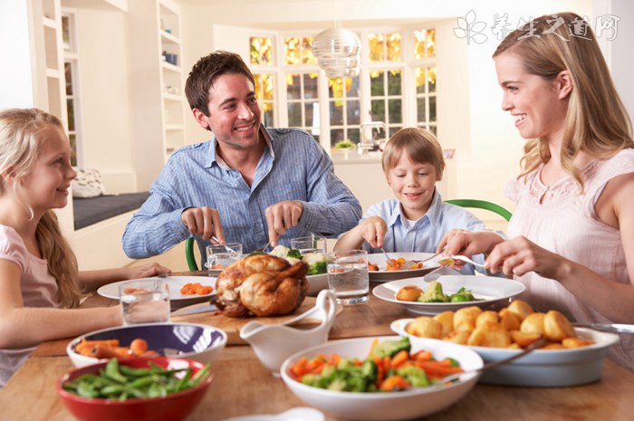 男生高考查分全家跟著手抖 情緒激動的時候如何冷靜