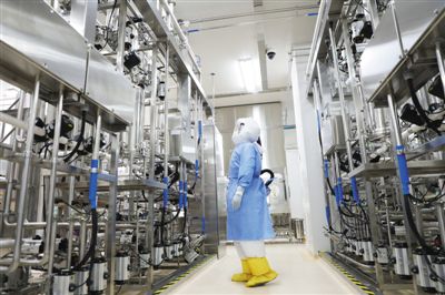 揭秘全球最大新冠疫苗“兵工廠”-易網健康<a href=http://www.gyfww.com/jkys/ target=_blank class=infotextkey>養生</a>網 揭秘全球最大新冠疫苗“兵工廠”