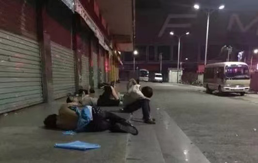 完全躺平，就能成為一個“快樂的廢物”嗎？