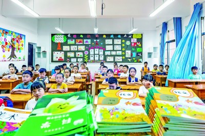 國(guó)貨潮、節(jié)儉風(fēng)引領(lǐng)開學(xué)消費(fèi)