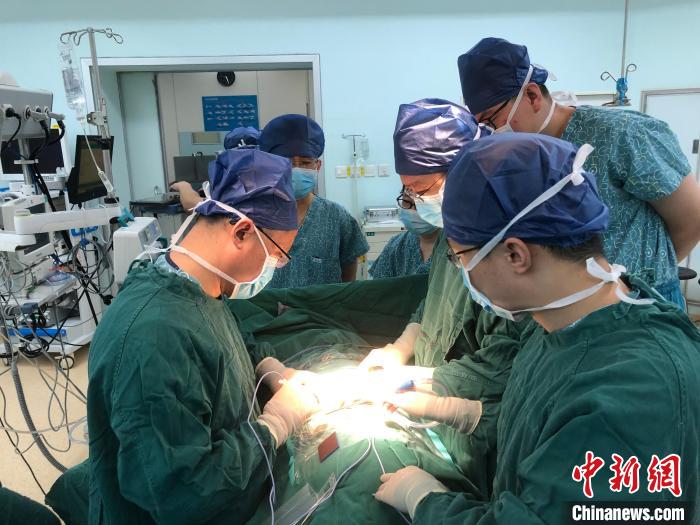 山西五旬母親捐腎救子 醫(yī)院進(jìn)行跨血型腎移植