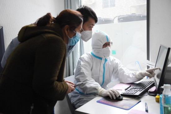 堅(jiān)持人民至上，疫情下就醫(yī)有制度也有溫度