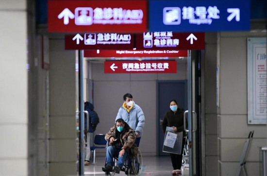 堅(jiān)持人民至上，疫情下就醫(yī)有制度也有溫度