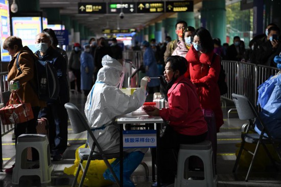 堅(jiān)持人民至上，疫情下就醫(yī)有制度也有溫度