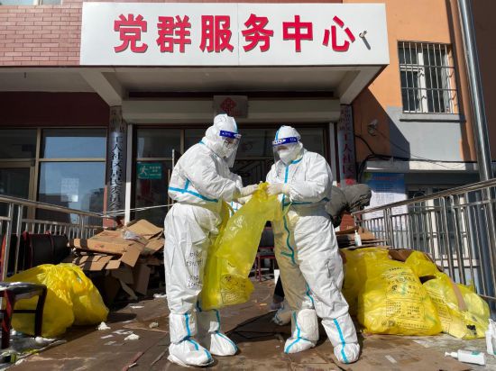 遼寧綏中一線疫情防控人員掃描-易網健康<a href=http://www.gyfww.com/jkys/ target=_blank class=infotextkey>養生</a>網 遼寧綏中一線疫情防控人員掃描