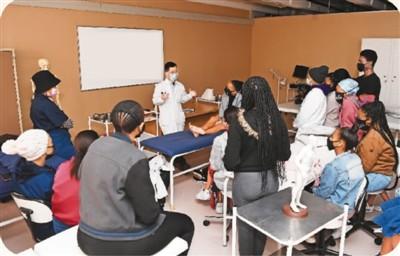 海外中醫師：不遺余力傳播中醫文化（僑界關注）