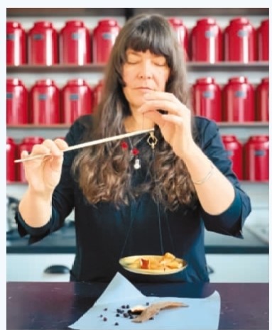 俄薩和她的中醫(yī)針灸診所